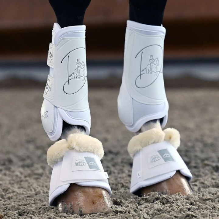 Dressyrskydd Absolute Front Velcro Vit i gruppen Hästutrustning / Benskydd & Benlindor / Damasker & Dressyrskydd hos Horseonline AB (21020192Vi_r)