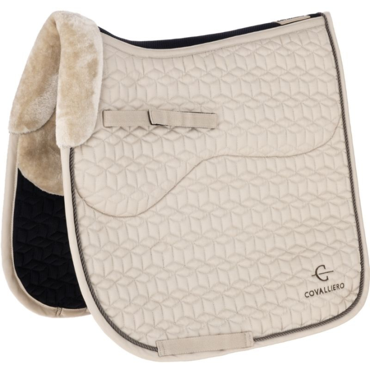 Dressyrschabrak Soft Beige i gruppen Hästutrustning / Schabrak / Dressyrschabrak hos Horseonline AB (3233144BE_r)