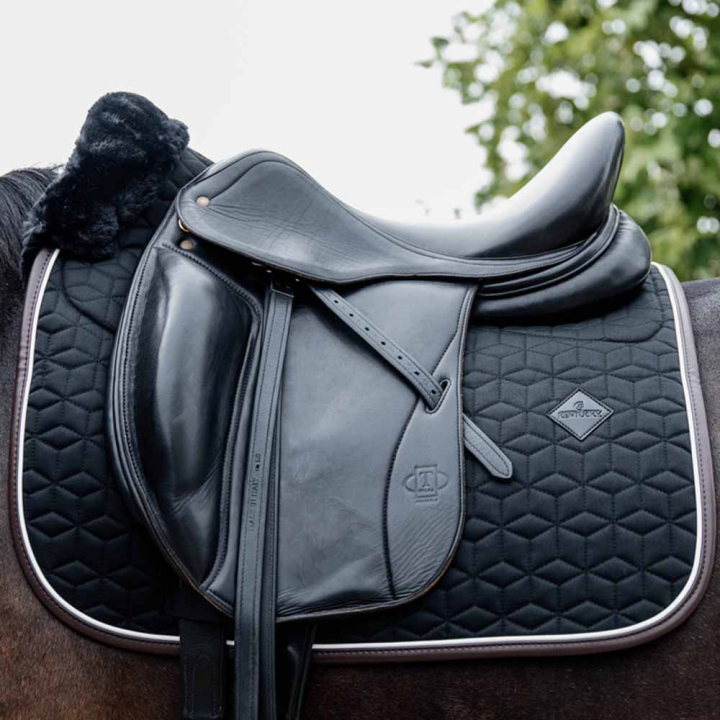 Dressyrschabrak Skin Friendly Svart i gruppen Hästutrustning / Schabrak / Dressyrschabrak hos Horseonline AB (4246801DRBA_r)