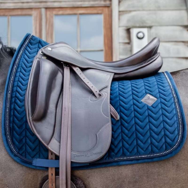 Dressyrschabrak Velvet Pearls Marinblå i gruppen Hästutrustning / Schabrak / Dressyrschabrak hos Horseonline AB (42590DrMa_r)