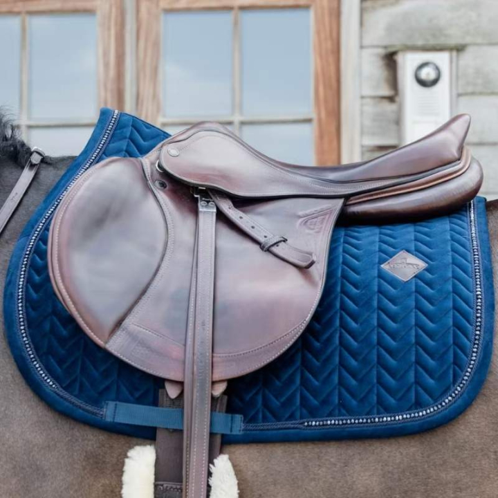 Schabrak Velvet Pearls Marinblå i gruppen Hästutrustning / Schabrak / Allround-, hoppschabrak hos Horseonline AB (42590Ma_r)