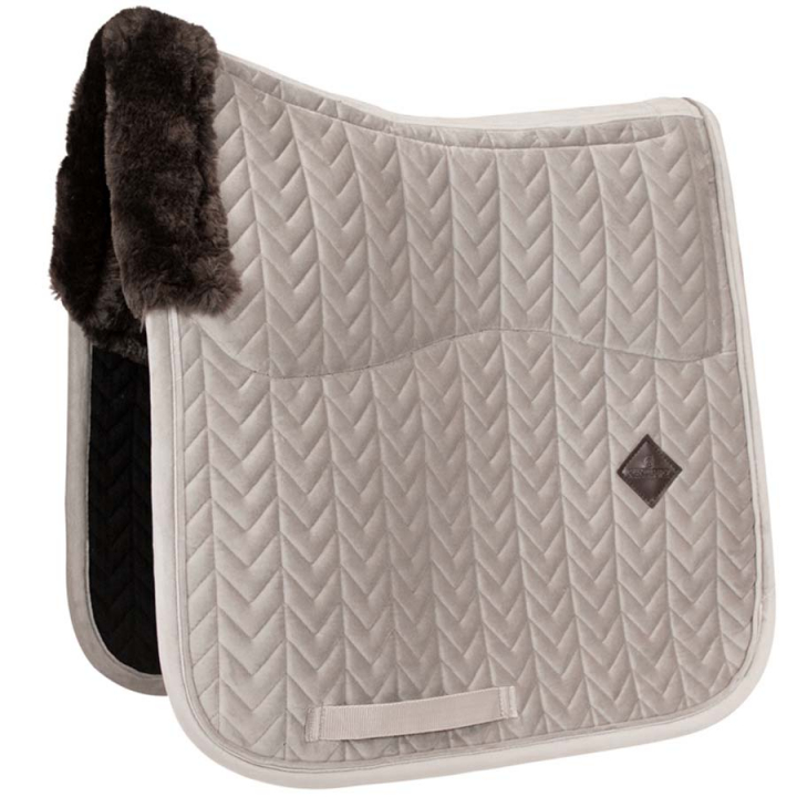 Dressyrschabrak Skin Friendly Velvet Beige i gruppen Hästutrustning / Schabrak / Dressyrschabrak hos Horseonline AB (4270632DRBE_r)