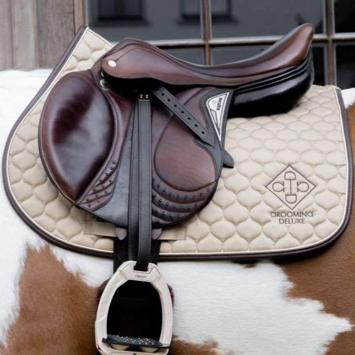 Schabrak Grooming Deluxe Beige i gruppen Hästutrustning / Schabrak / Allround-, hoppschabrak hos Horseonline AB (4273132SJBE_r)