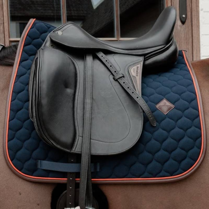 Dressyrschabrak Onion Quilt Leather Marinblå i gruppen Hästutrustning / Schabrak / Dressyrschabrak hos Horseonline AB (4274303DRNA_r)