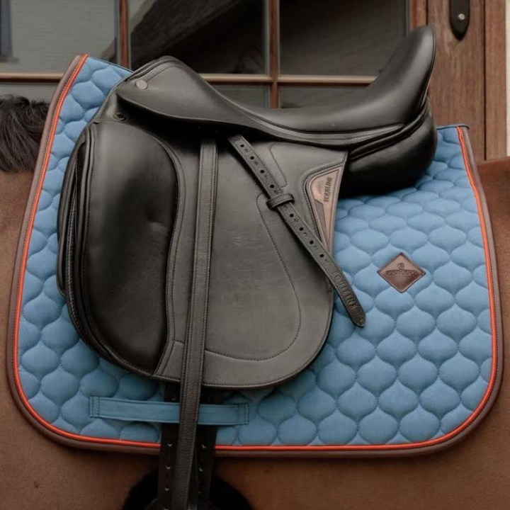 Dressyrschabrak Onion Quilt Leather Blå i gruppen Hästutrustning / Schabrak / Dressyrschabrak hos Horseonline AB (4274363DRBL_r)