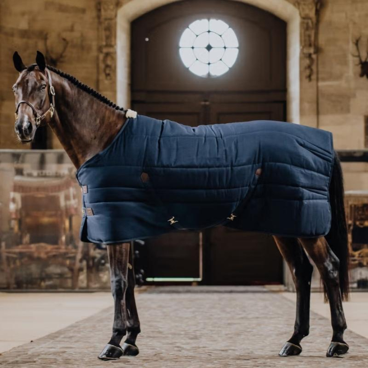 Stalltäcke Classic 100g Marinblå i gruppen Hästtäcken / Stalltäcken hos Horseonline AB (52164Ma_r)