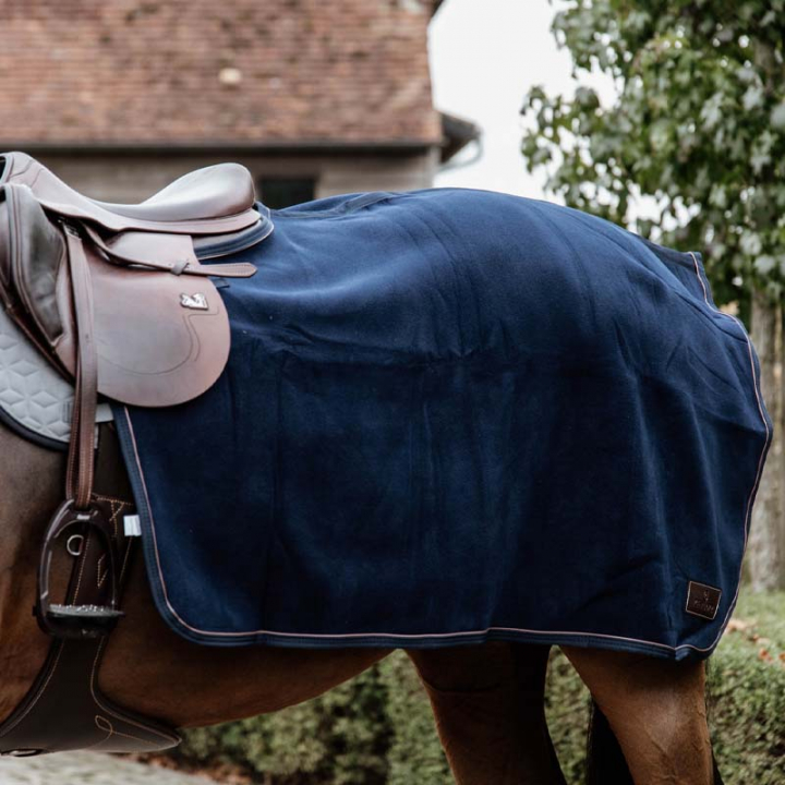 Ländtäcke Fleece Heavy Marinblå i gruppen Hästtäcken / Ländtäcken & Skrittäcken hos Horseonline AB (52208Ma_r)
