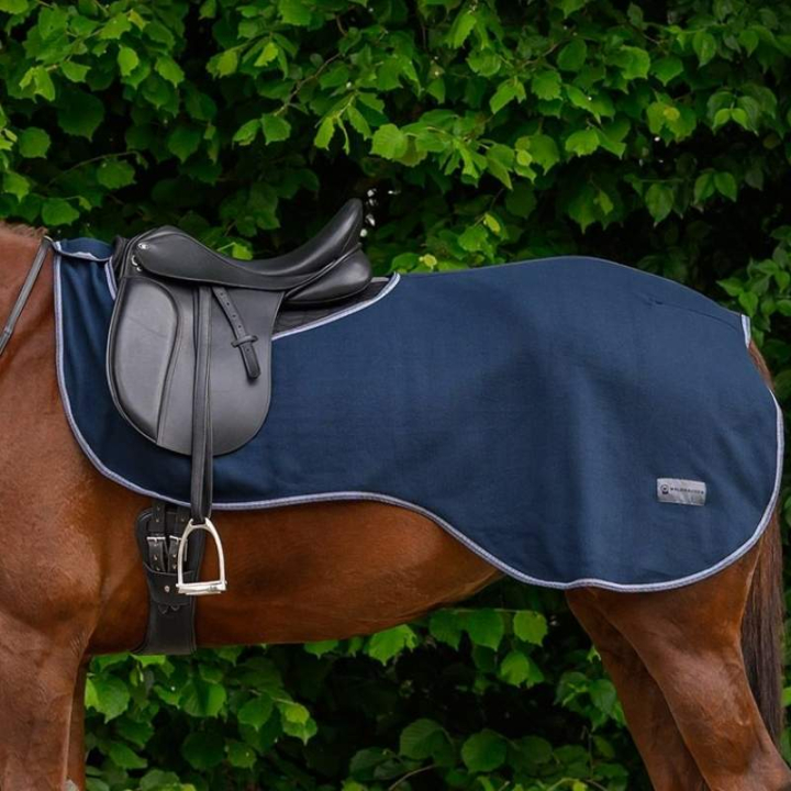 Skrittäcke Fleece Essential Marinblå i gruppen Hästtäcken / Ländtäcken & Skrittäcken hos Horseonline AB (6320205PNA_r)