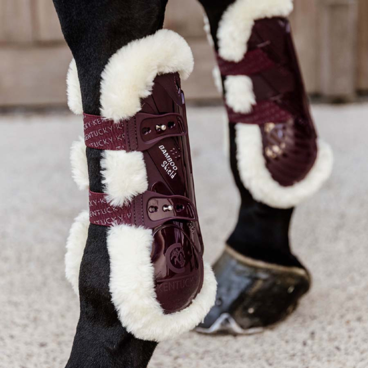 Senskydd Vegan Sheepskin Bamboo Elastic Vinröd i gruppen Hästutrustning / Benskydd & Benlindor / Senskydd hos Horseonline AB (88102WN_r)