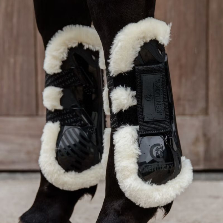 Senskydd Vegan Sheepskin Velcro Svart i gruppen Hästutrustning / Benskydd & Benlindor / Senskydd hos Horseonline AB (8810401MBA_r)