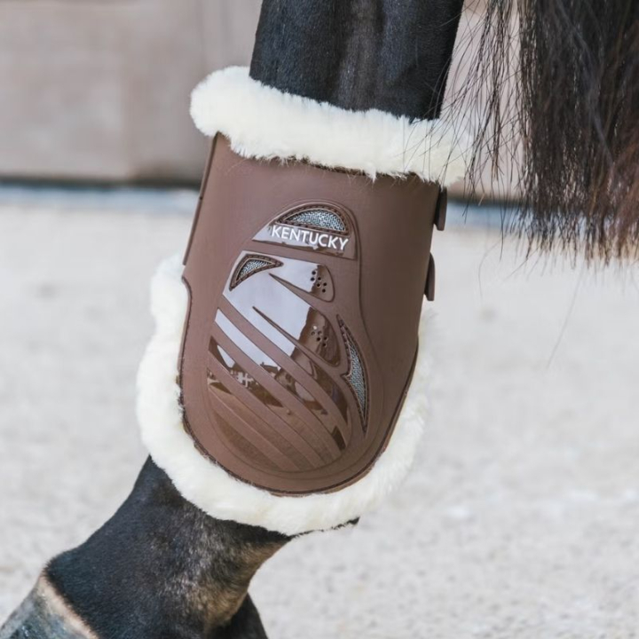Strykkappor Elastic Vegan Sheepskin Brun i gruppen Hästutrustning / Benskydd & Benlindor / Bakbensskydd hos Horseonline AB (8820805MBR_r)