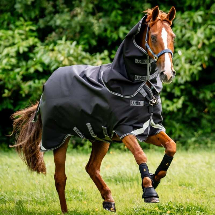 Regntäcke Rambo Supreme Plus 1680D 50g Svart/Grå/Silver i gruppen Hästtäcken / Utetäcken / Regntäcken hos Horseonline AB (AAASA1KJJBAGRSI_r)