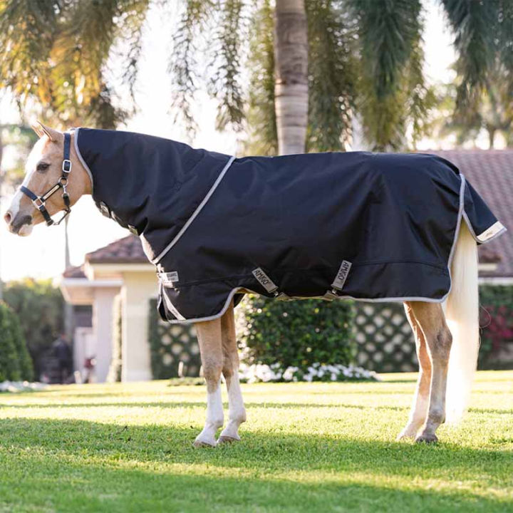 Vintertäcke Amigo 1200D Plus Pony 250g Svart/Grå i gruppen Hästtäcken / Utetäcken / Vintertäcken hos Horseonline AB (AARQL5KJIBAGR_r)