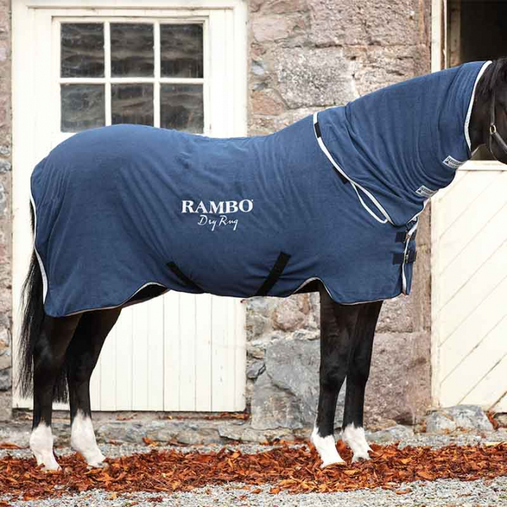 Svettäcke Rambo Dry Rug Marinblå i gruppen Hästtäcken / Coolertäcken hos Horseonline AB (ABAM52Ma_r)