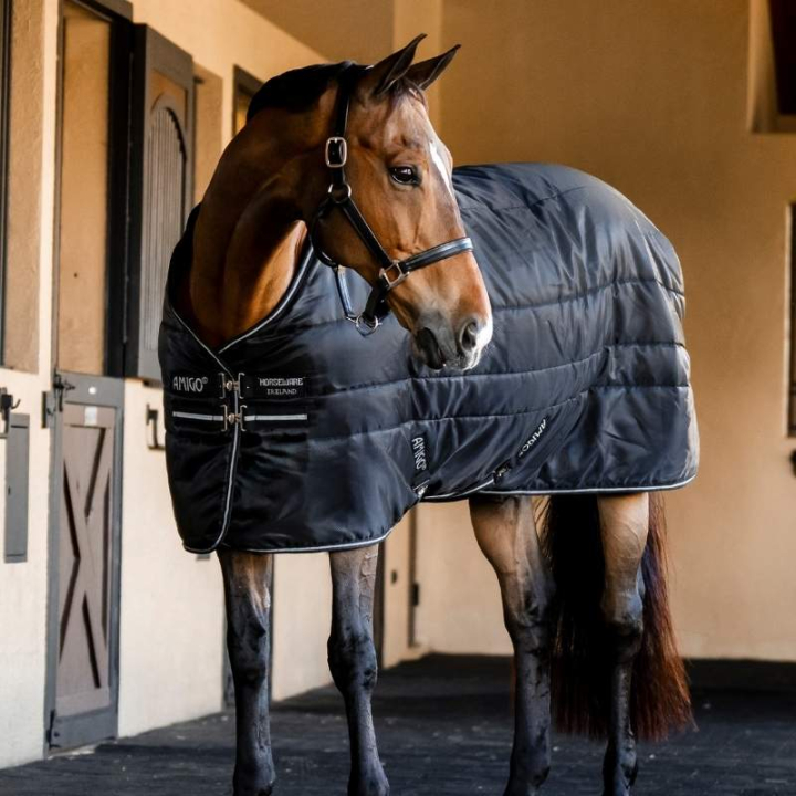 Stalltäcke Amigo Ripstop Insulator 210D 50g Svart/Svart/Silver i gruppen Hästtäcken / Stalltäcken hos Horseonline AB (ABRDB1KKIBABASI_r)
