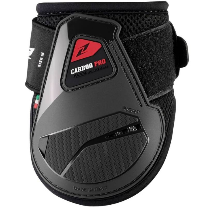 Strykkappor Carbon Pro Young Svart i gruppen Hästutrustning / Benskydd & Benlindor / Bakbensskydd hos Horseonline AB (E1217BKSBKBA_r)