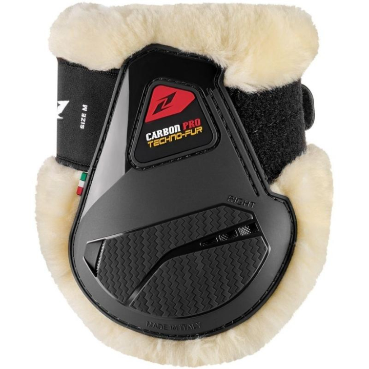 Strykkappor Carbon Pro Techno-Fur Young Svart i gruppen Hästutrustning / Benskydd & Benlindor / Bakbensskydd hos Horseonline AB (E1287BKSYWBA_r)