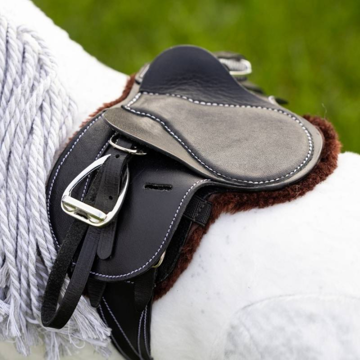 Vojlock Toy Pony Showing Numnah Brun i gruppen Käpphästar & Leksakshästar / Utrustning till Leksakshäst hos Horseonline AB (IT044090BR)