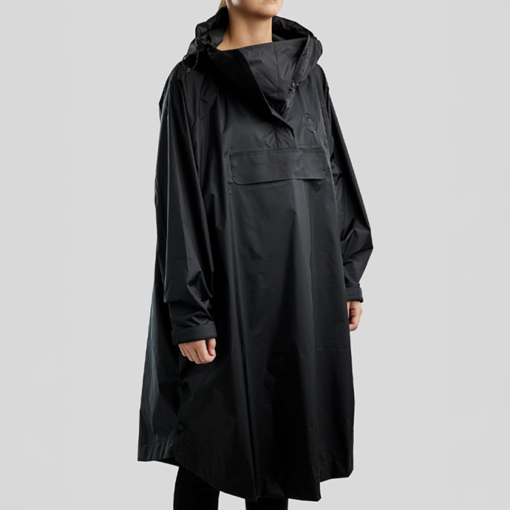 Regnponcho MoRianne Svart i gruppen Ridkläder / Jackor / Regnjackor hos Horseonline AB (RA24114OSBA-Onesize)