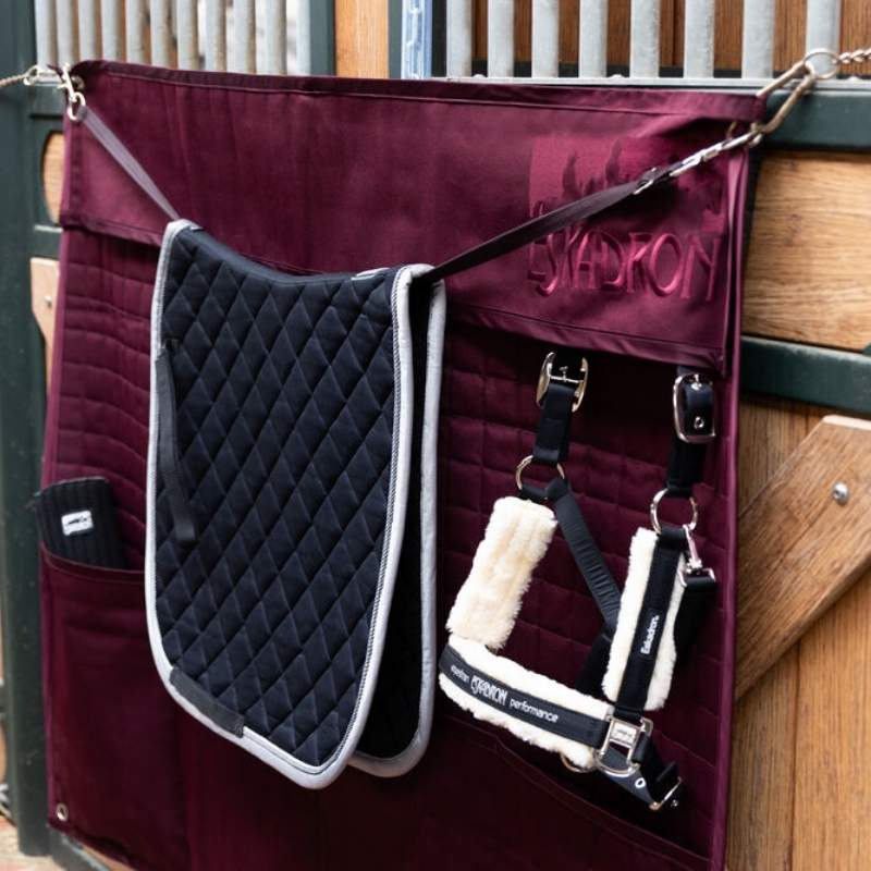 Boxgardin Quilt Half Vinröd