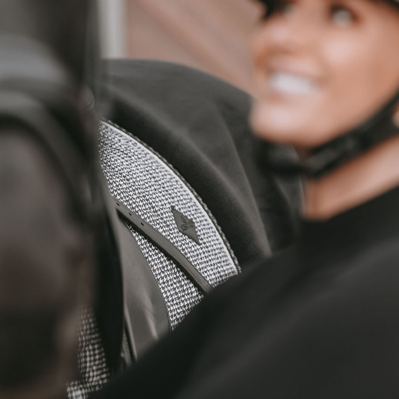 Dressyrschabrak Pied-de-Poule Svart