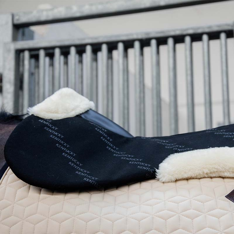 Sadelpad Sheepskin Impact Equalizer Svart