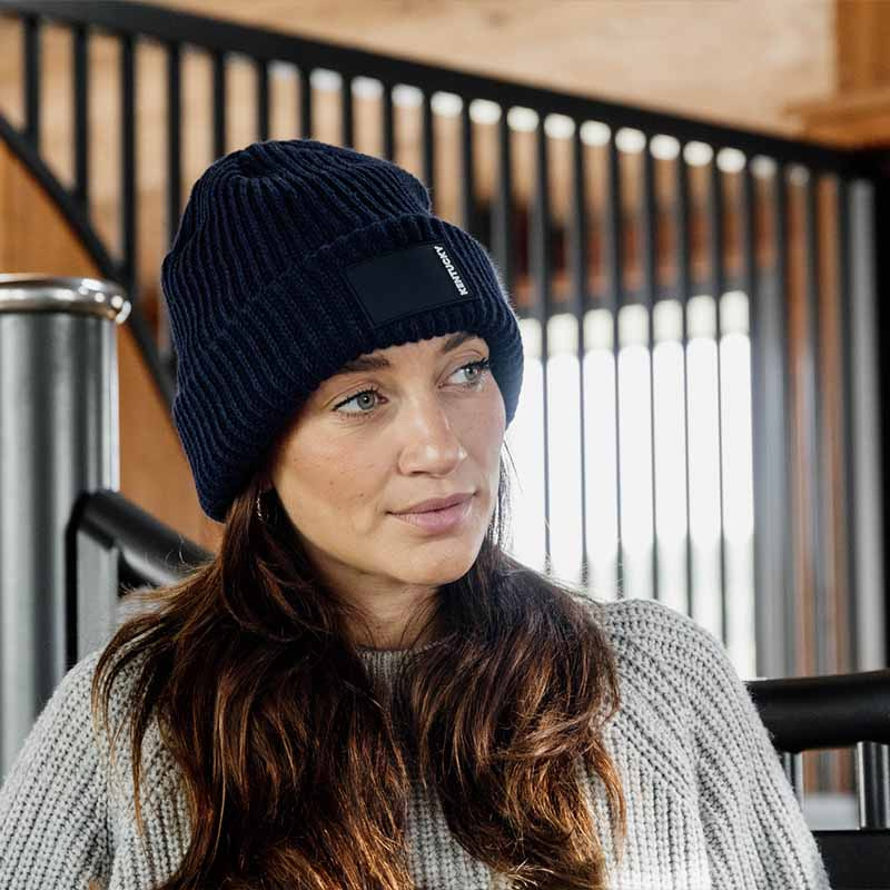 Mössa Beanie Rubber Logo Marinblå