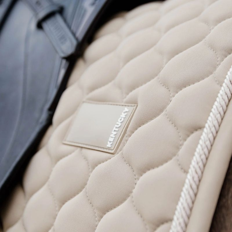 Dressyrschabrak Onion Quilt Rubber Logo Beige