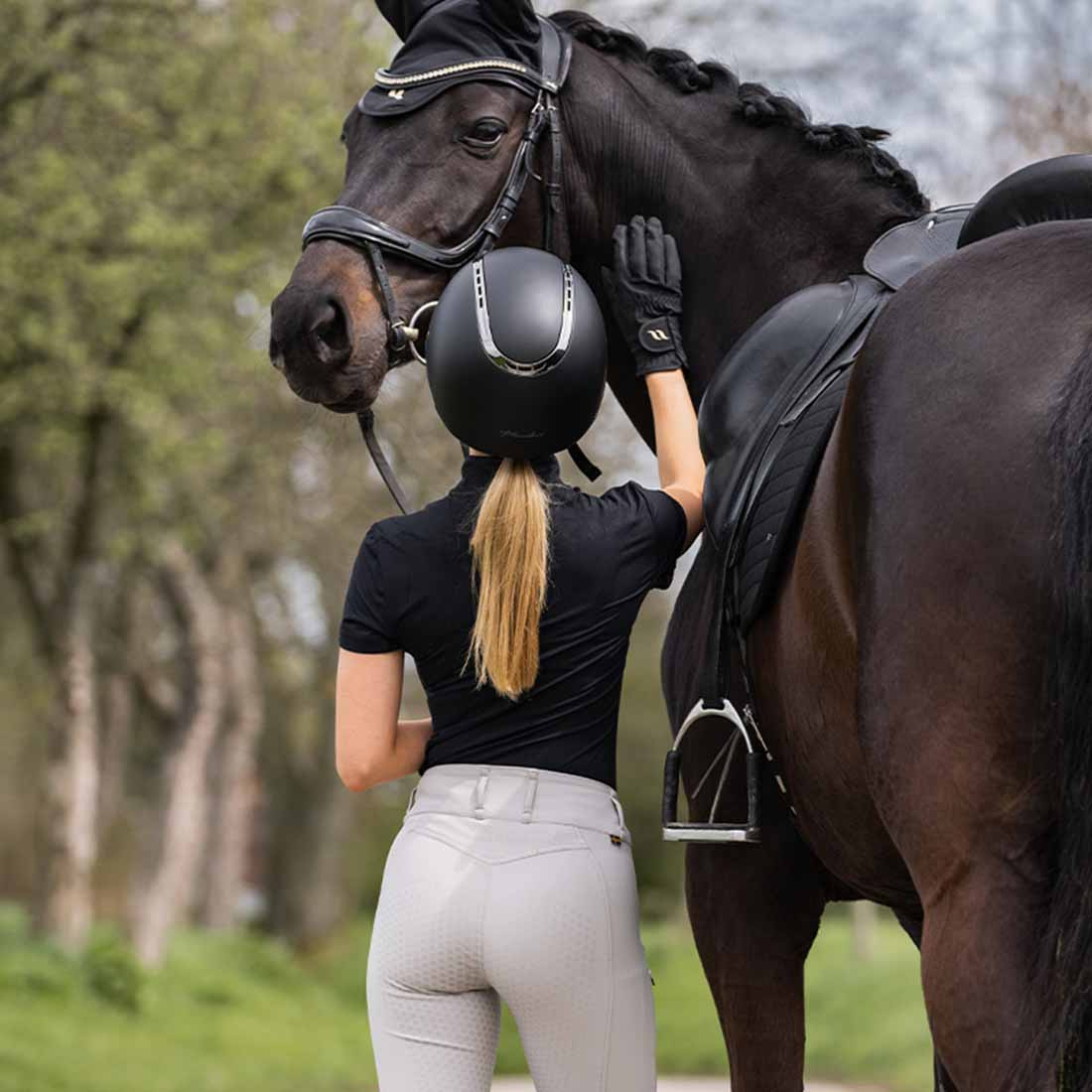 Ridhjälm EQ3 Pardus med Skruv Smooth Top Svart