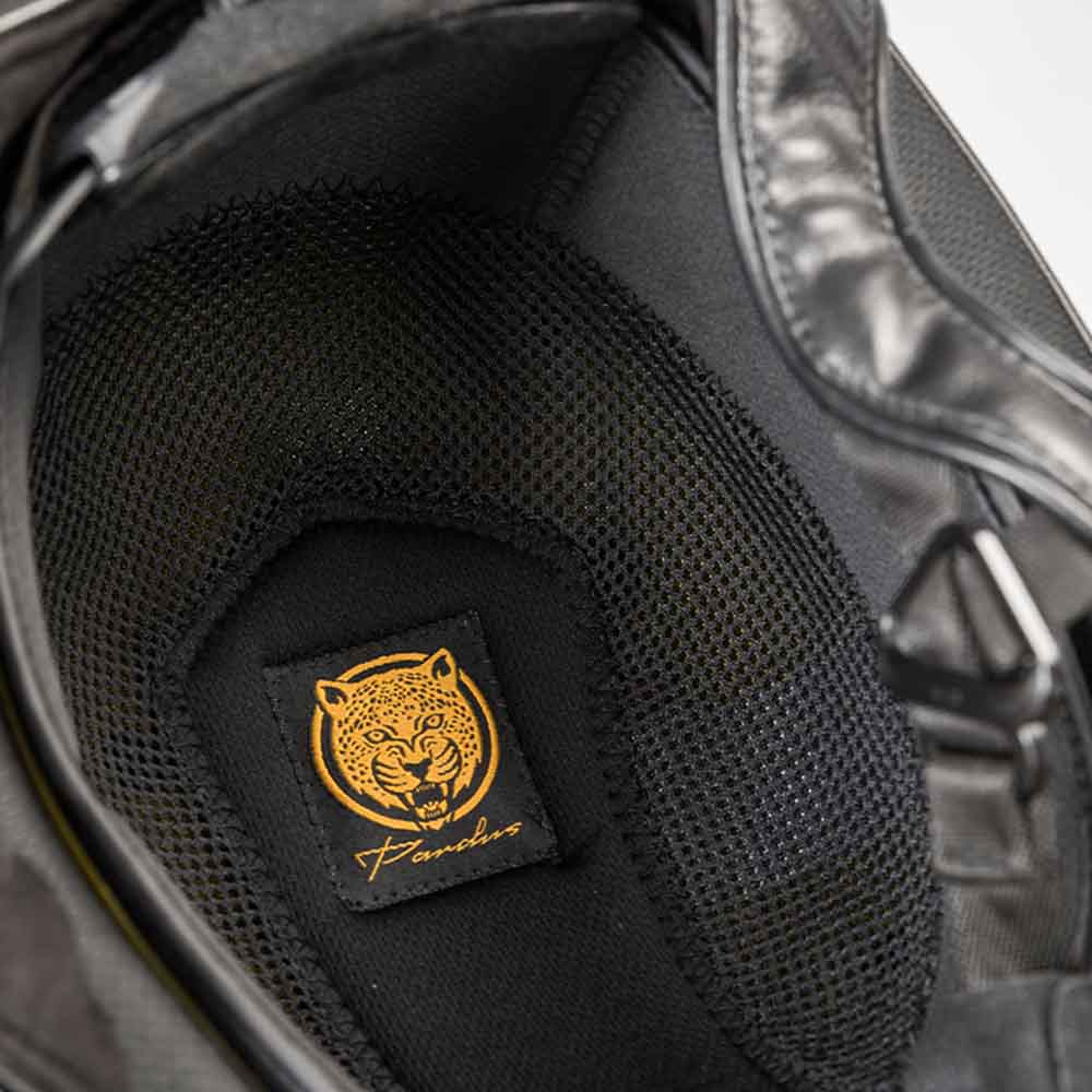 Ridhjälm EQ3 Pardus med Skruv Smooth Top Svart