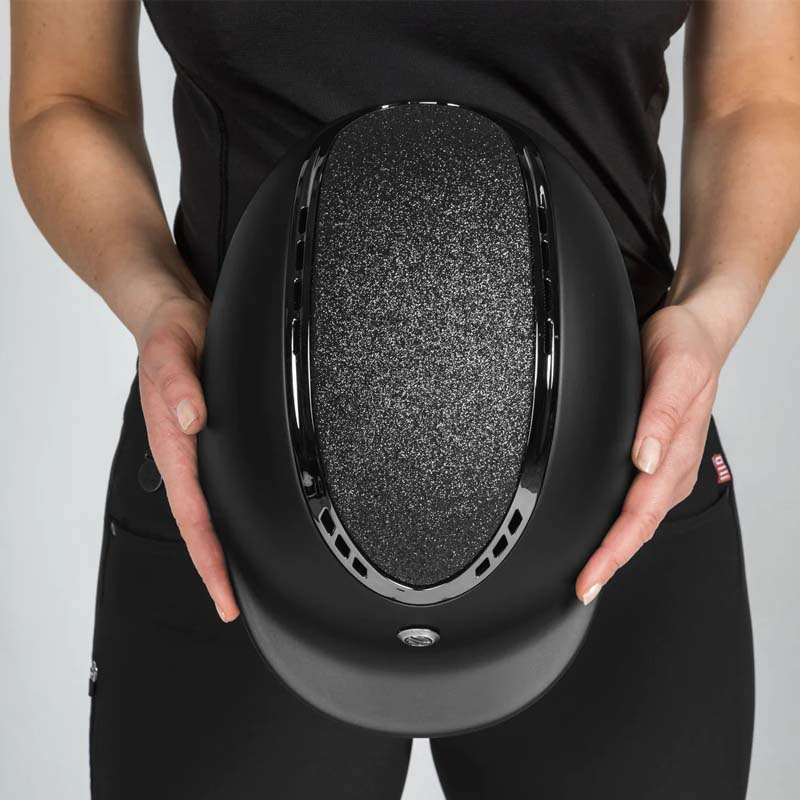 Ridhjälm EQ3 Pardus med Skruv Smooth Top Glitter Svart Sand