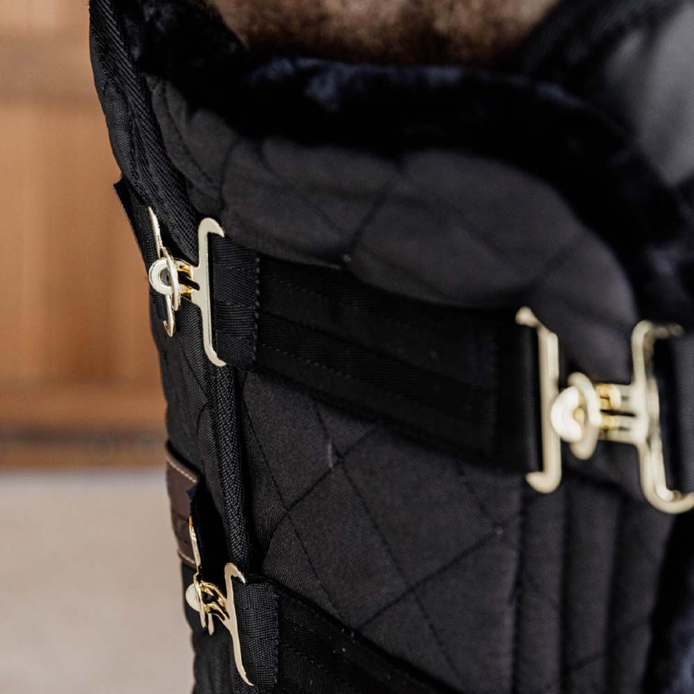 Bogbreddare Quilted with Vegan Sheepskin Svart