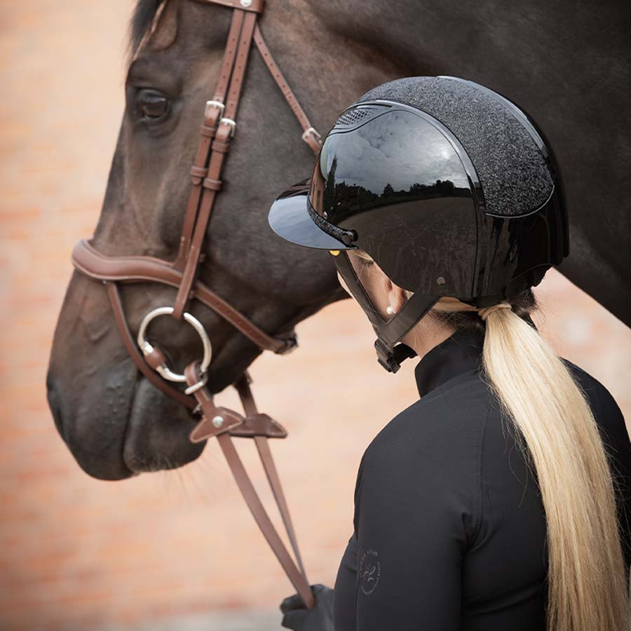 Ridhjälm MIPS Amelia Wide Peak Svart