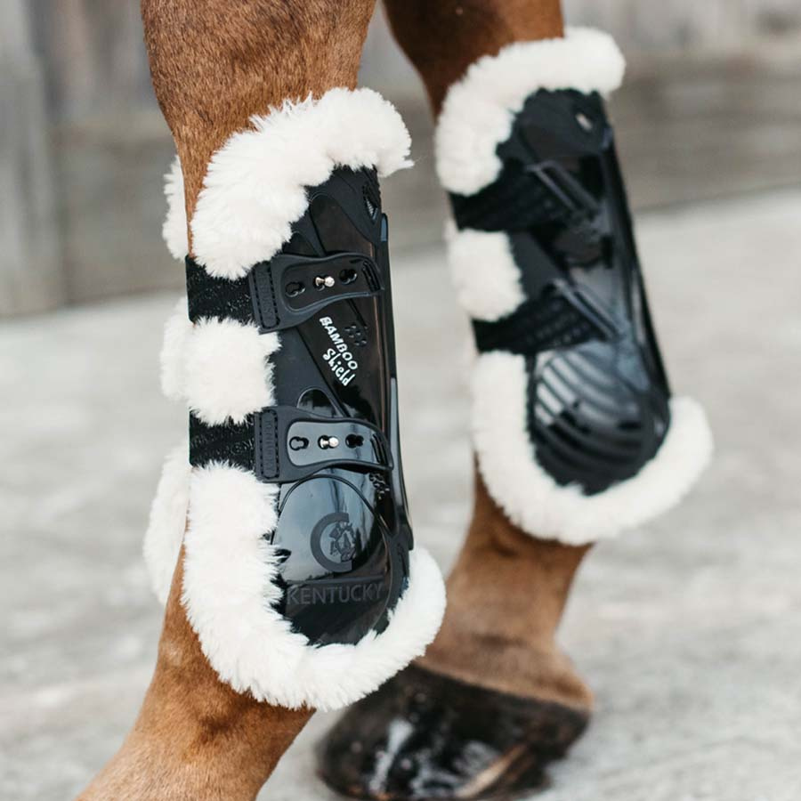 Benskydd Sheepskin Bamboo Shield Svart