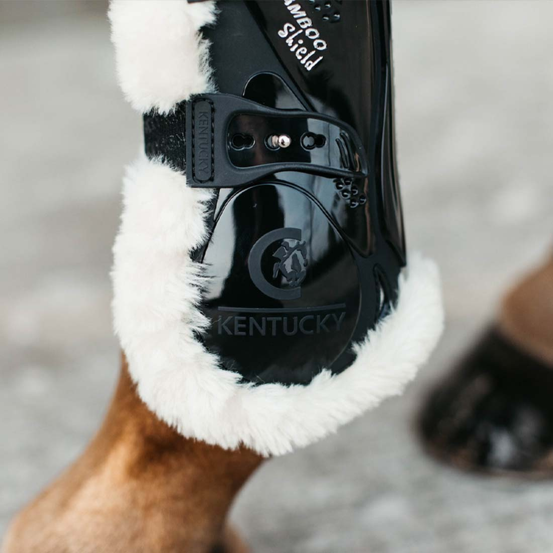 Benskydd Sheepskin Bamboo Shield Svart