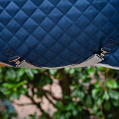 Stalltäcke Amigo Quilted 600D Plus 200g Marinblå/Grå/Silver Stalltäcke Amigo Quilted 600D Plus 200g Marinblå/Grå/Silver