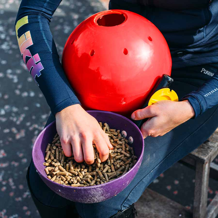 Godisboll Snak-a-Ball Nivå 2 Röd
